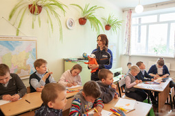 "This class is very vivid, it had its character Amur Amurych and involved the students in specific situations. The classes in a playful form are very useful for the children, and they remember the material more easily. Such work is an invaluable contribution to shaping of safe behavior with children," Avgusta Leshchenko, Director of Chernigovka school, thanked Gazprom Pererabotka Blagoveshchensk employees.