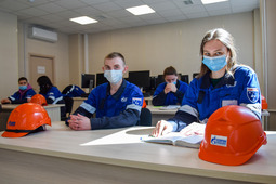 They are going to complete training in the following professions this year: environmental laboratory assistant, process pump and compressor operator, oil refinery operator.