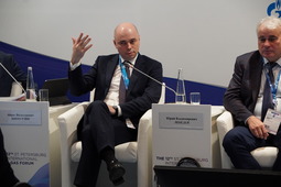 Yuri Lebedev, Head of the PJSC Gazprom Department, Director General of Gazprom Pererabotka Blagoveshchensk LLC (on the left).