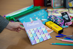 Employees of Lada will distribute the stationery items among the students of 5-8 grades from low-income families.