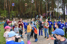 Gazprom Pererabotka Blagoveshchensk together with its contractors involved in Amur GPP construction helped with the offsite holiday event for My Vmeste (We Are Together) community of parents of disabled children on the same day.