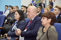 "Together with your mentors, you will learn how the plant works, how the business processes are organized in the company and the industry. We have various retraining and advanced training programs in different areas. We will support you in this," said Danis Fairuzov, Chief Engineer and First Deputy Director General of Gazprom Pererabotka Blagoveshchensk LLC, to the young people.