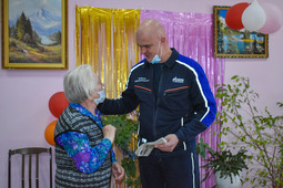 "And to diversify leisure time of our house residents, we purchased multimedia equipment at the expense of Gazprom Pererabotka Blagoveshchensk. Thanks to it, the events have become more interesting, eventful and convenient for the elderly, who often have vision and hearing problems. Thank you very much for your help," Natalia Litvinova, director of Veteran house leisure center in Svobodny, thanked the gas industry workers.