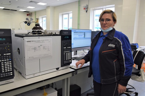 Irina Zakharova, deputy head of the Amur GPP central laboratory.
