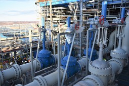 The Amur GPP is to be one of the world's largest natural gas processing plants with its annual capacity of 42 bln of cubic meters of gas. Under full load, the Amur GPP is to provide annually around 2.4 mln tons of ethane, 1.5 mln tons of LPG, 200 tons of pentane-hexane fraction and 60 mln cubic meters of helium, which is highly demanded by high-tech industries. The main consumer of ethane and LPG from the Amur GPP is going to be Amur Gas Chemical Complex.