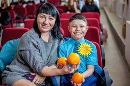 The Orange Mood campaign takes place in March across the country: its participants support children with Down syndrome.