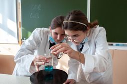 In the current academic year, the students of Ust-Pyora and Chernigovka schools of the Svobodnensky district study not only the theory of chemistry and physics.