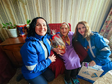 Mariya Tokareva (in the middle)