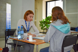 "Job fairs are a successful form of communication with job seekers. Potential employees have the chance to get an advice on open positions and employment conditions of the Amur GPP directly from the staff of the HR Department as well as immediately be interviewed by the representatives of the process divisions. We have the chance to directly select the professionals we need," explained Nikolay Chulkov, Head of the HR Department at Gazprom Pererabotka Blagoveshchensk LLC.