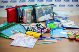 Employees of Gazprom Pererabotka Blagoveshchensk LLC bought exercise books, rulers, angle protractors, sketchbooks, paint, pencil crayons, pens, pencil boxes, school diaries and book bags. All the kits were handed over to Social Service of Svobodny Lada.