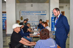 The event took place in the Sovremennik Community Center and about 200 job seekers attended this event. Among them are the residents of both Angarsk and the neighboring Irkutsk and Usolye-Sibirskoye.
