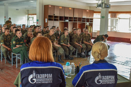 "We are interested in recruitment of the servicemen of the Amur Combined Arms Association as permanent operating personnel. During the two days of our trips, we talked with 500 servicemen and 250 of them filled out the questionnaires for employment. These are potential candidates who are intend to move to Svobodny to work at the Amur GPP after their dismissal," explained Evgeniya Gotskalo, Chief Specialist of the HR Department at Gazprom Pererabotka Blagoveshchensk.