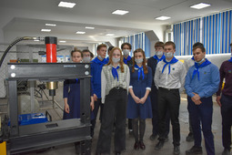 "I am truly impressed by the equipment used for chemical analysis. It was pretty exciting. This tour motivated me even more that I am on the right path in choosing a profession," Dmitry Vatrubin, a student of Gazprom class, shared his impressions.