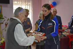 Amur GPP employees visit residents of Veteran single resident nursing home in Svobodny for upcoming Victory Day Paying particular attention to the veterans of the Great Patriotic War and homefront workers.