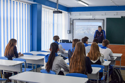 The students learnt the story about where he received his education and about his work at the top international automobile concerns, and why he decided to move to Svobodny for work at the Amur GPP.