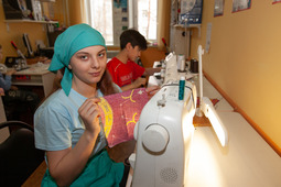 Students of Svobodny social shelter will be able to learn sewing and making souvenirs with the support of Gazprom Pererabotka Blagoveshchensk.