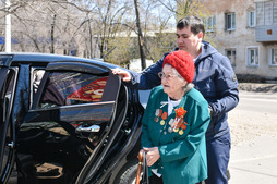 The Amur GPP volunteers helped the veterans get comfortable.