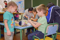 "It is very important for our children to pay attention not only to the caregivers of the shelter, but also to other adults. Children gain a new experience of friendly interaction which they often lack in life through joint creativity. I thank you sincerely for your concern and care," says Irina Romanova, shelter head.