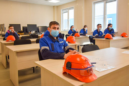 "I would like to note a fairly good level of training of the students who had their on-the-job training at our plant. And wish all the students successful exams because we are waiting for you as young professionals," said Vadim Zuev, Deputy Director General for Production of Gazprom Pererabotka Blagoveshchensk LLC.